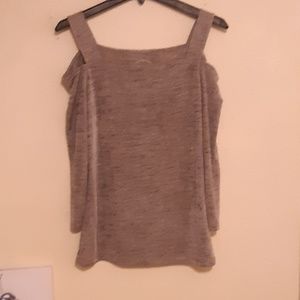 Off shoulder flowt tank